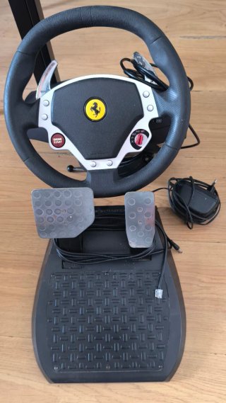 Volante Thrustmaster Ferrari para PC/PS