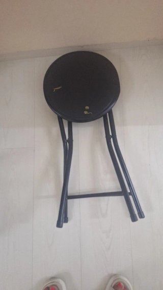 Taburete plegable negro asiento polipiel