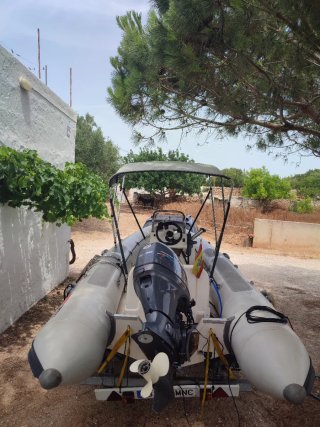 Lancha semirrígida con Yamaha 40cv 4t con remolque