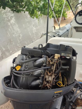 Lancha semirrígida con Yamaha 40cv 4t con remolque