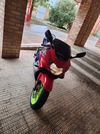 Honda CBR 600F Sportbike Roja y Azul