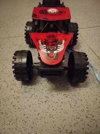 Coche todoterreno rojo