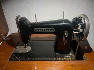 Mueble de madera para máquina de coser