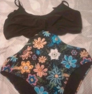 Bañador Trikini Negro con Estampado Floral