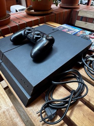 PS4 Slim 500GB Negra + Mando
