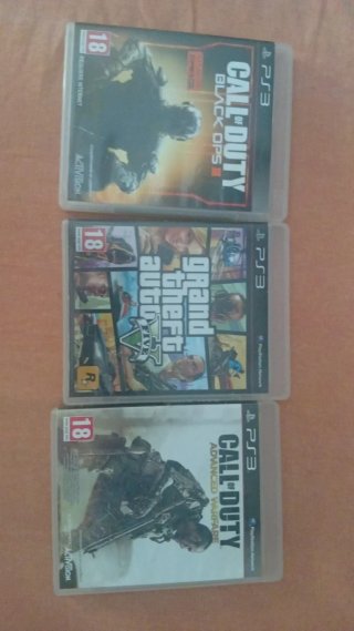 PS3 con 2 mandos y juegos