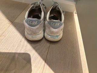 Golden Goose zapatillas doradas y blancas