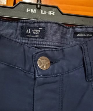 Pantalón azul Armani. Talla 34