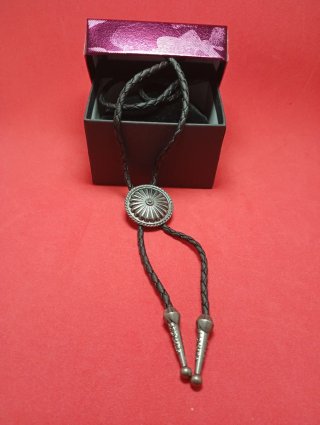 Corbata Bolo-Tie Cuero Trenzado Plata
