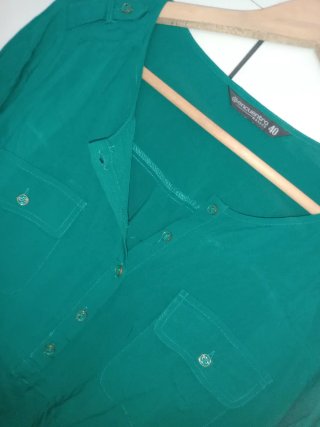 Blusa verde botella vibrante