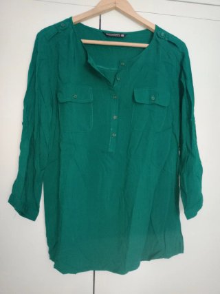 Blusa verde botella vibrante