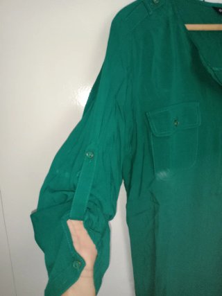 Blusa verde botella vibrante