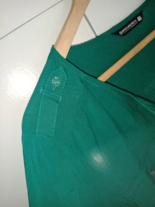 Blusa verde botella vibrante