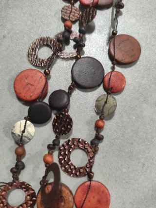 Collar y pendientes de madera