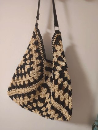 Bolso tipo crochet beige y negro