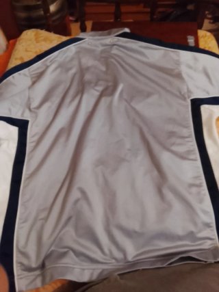 Chaqueta deportiva Adidas gris y blanca