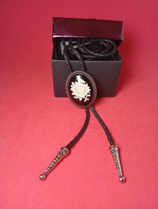 Corbata Bolo-Tie Rosa Blanca