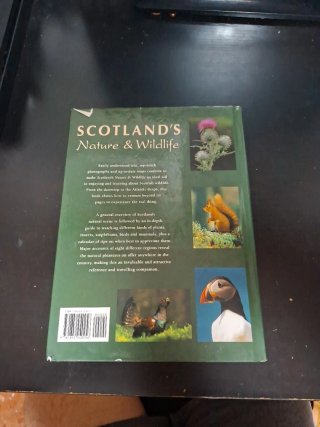 Libro de la fauna y flora de Escocia.