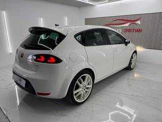 SEAT Leon R310  WHITE EDITION CHRISTA BRIGOZZI).