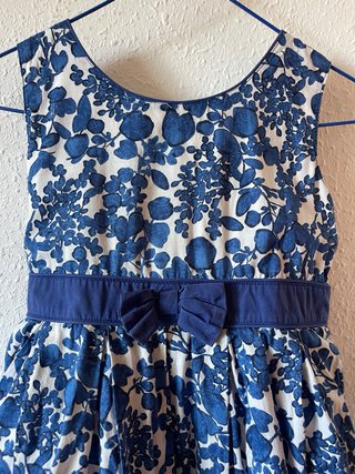 Vestido azul y blanco con lazo y vuelo Pick Ouic
