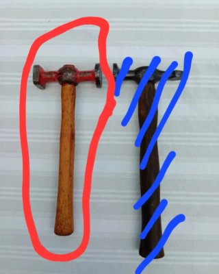 Martillo antiguo rojo