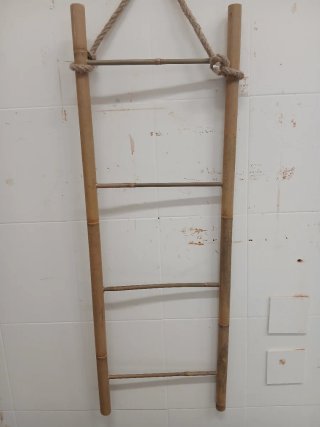 Scaletta in bambù con corda