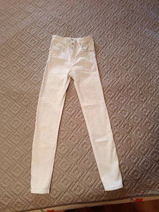 Pantalón pitillo blanco