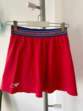 Conjunto Dylow pádel/tenis top y falda T. S