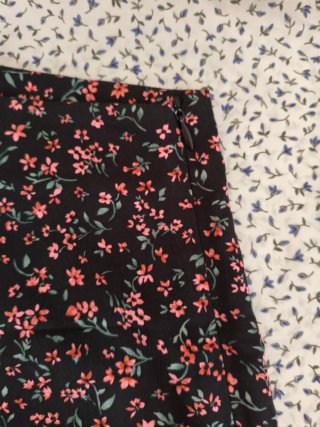 Falda floral negra Talla S