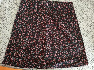 Falda floral negra Talla S
