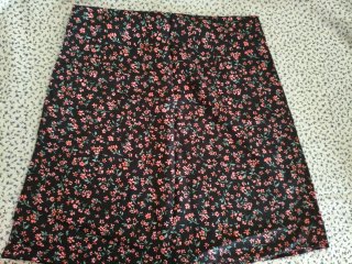 Falda floral negra Talla S