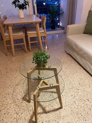 Tavoli ausiliari in vetro e legno