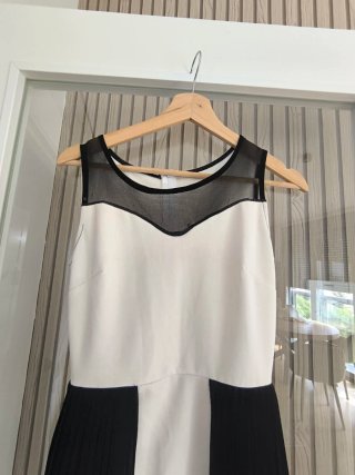 Vestido elegante color crudo y negro