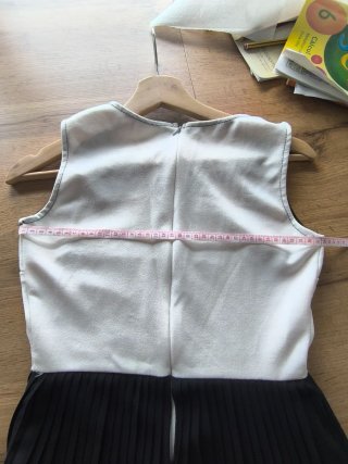 Vestido elegante color crudo y negro