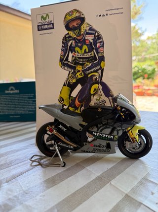 Modellino  Valentino Rossi Yamaha