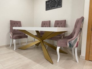 Mesa comedor Franco Furniture blanca patas doradas