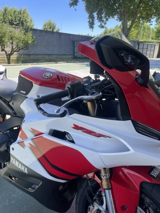 Yamaha R9 70 Aniversario