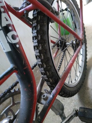 Bicicleta Motoretta GAC roja con dorsal 6