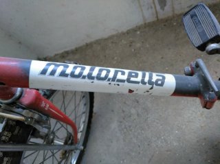 Bicicleta Motoretta GAC roja con dorsal 6