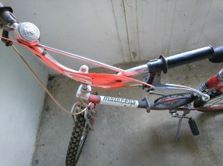 Bicicleta Motoretta GAC roja con dorsal 6