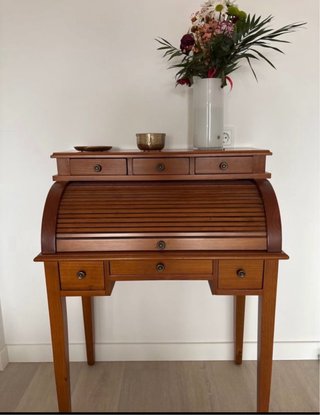 Escritorio bureau de madera con persiana