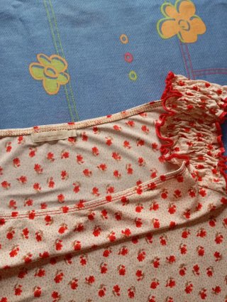 Camiseta tirantes estampada flores