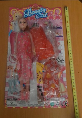 Muñeca Beauty Girl con vestidos y accesorios