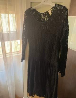 Vestido negro encaje manga larga