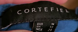 Camisa azul con volantes
