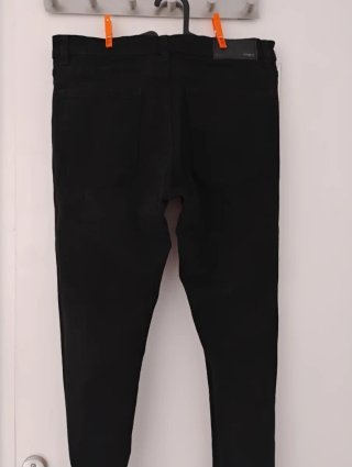Pantalón chico negro