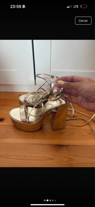 Sandalias plataforma doradas Bershka