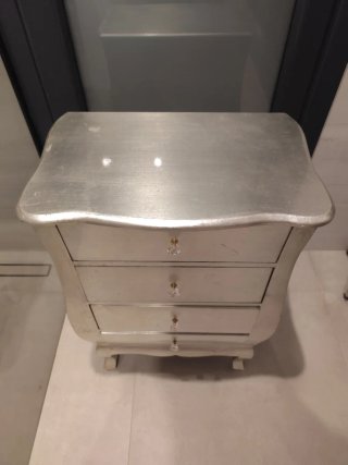 Mueble cajones plateado