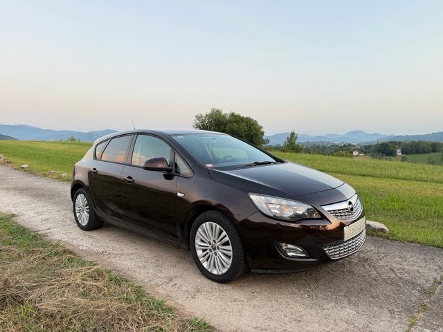 Opel Astra 2013