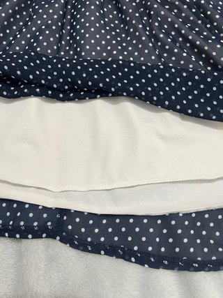 Vestido blanco y negro lunares